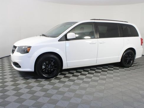 Used 2020 Dodge Grand Caravan SE image 2