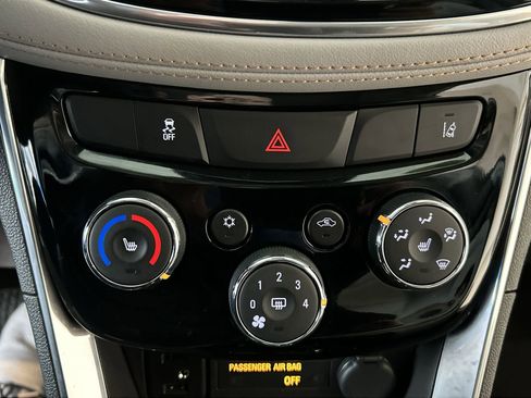 Used 2020 Chevrolet Trax Premier image 18