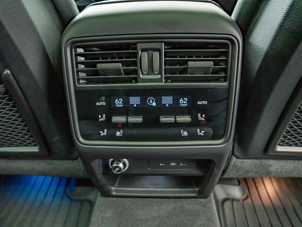 Certified 2025 Porsche Cayenne E-Hybrid Coupe AWD/4WD image 37