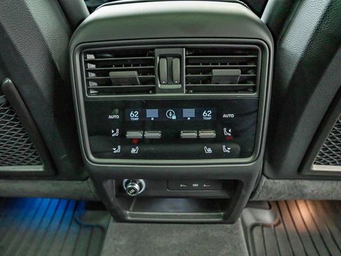 Certified 2025 Porsche Cayenne E-Hybrid Coupe AWD/4WD image 37