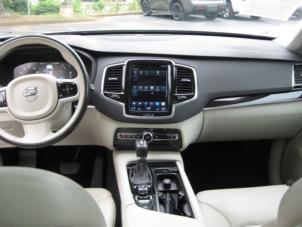 Used 2018 Volvo XC90 T6 Momentum w/ Convenience Package AWD/4WD image 26