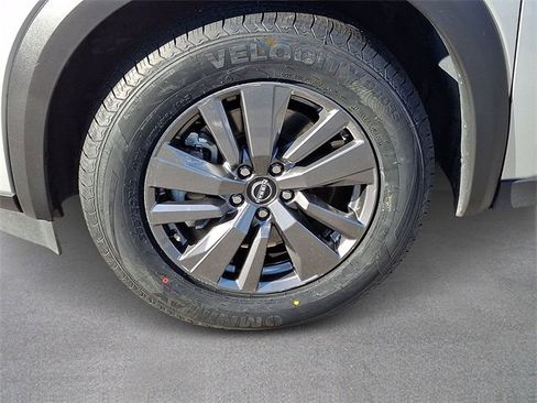 Used 2025 Nissan Pathfinder SV image 7