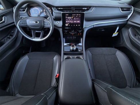 New 2025 Jeep Grand Cherokee L Altitude image 10