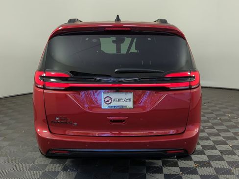 New 2026 Chrysler Pacifica Select FWD image 6