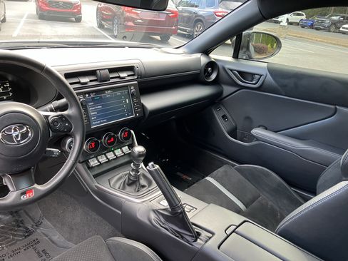 Used 2025 Toyota GR86 Premium w/ Performance Package RWD image 19