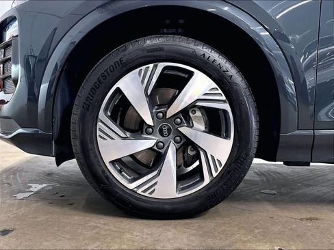 Used 2025 Audi Q6 e-tron Premium Plus w/ Premium Plus AWD/4WD image 11