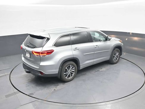 Used 2017 Toyota Highlander XLE AWD/4WD image 37