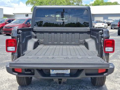 New 2025 Jeep Gladiator Sport image 9