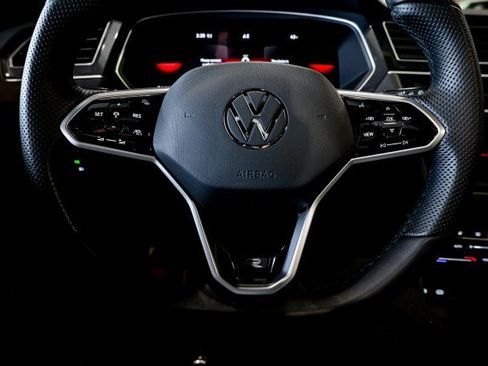 Used 2024 Volkswagen Tiguan SE R-Line image 34
