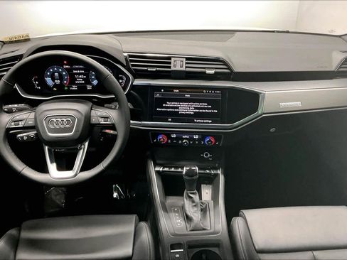 Certified 2025 Audi Q3 2.0T Premium w/ Black Optic Sport Package image 18