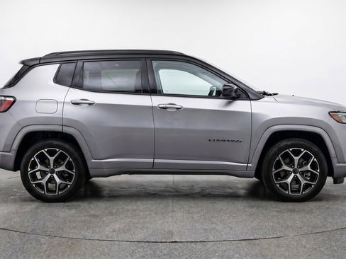 Used 2025 Jeep Compass Limited AWD/4WD image 11