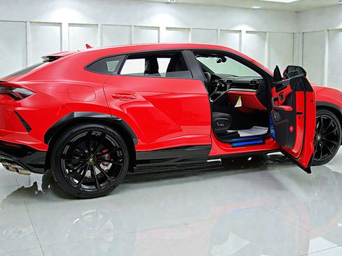 Used 2022 Lamborghini Urus image 12