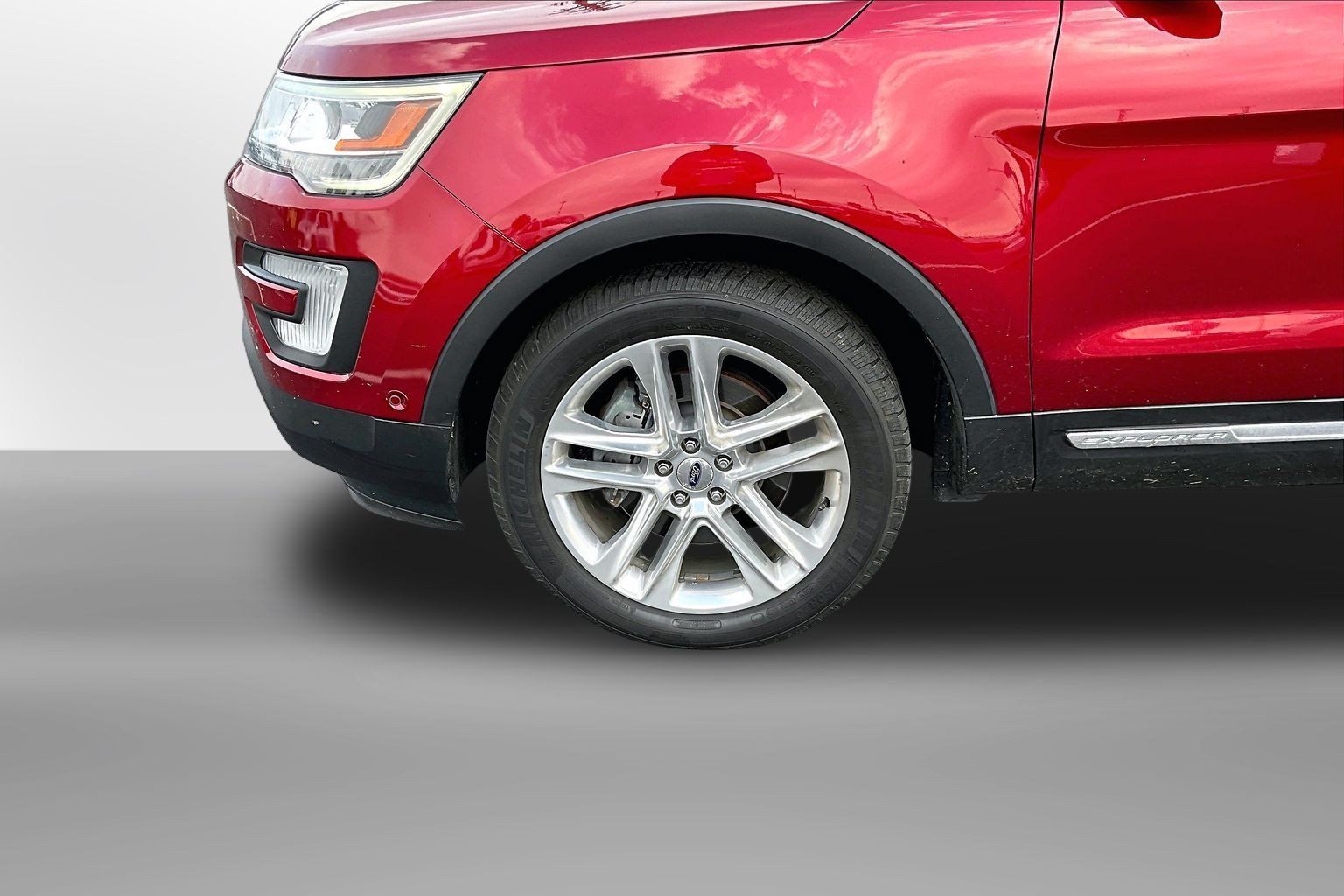 Used 2017 Ford Explorer Limited w/ Equipment Group 301A AWD/4WD image 3