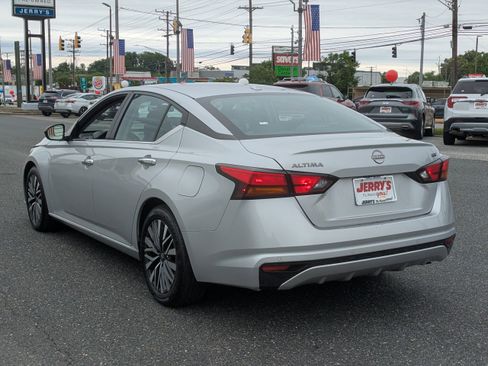 Used 2024 Nissan Altima 2.5 SV FWD image 6