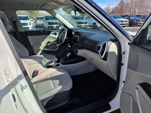 Certified 2023 Kia Soul LX image 11