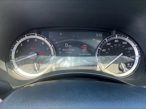 Used 2022 Toyota Highlander XLE AWD/4WD image 13