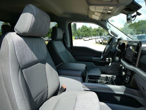 New 2026 Ford F250 XLT w/ XLT Premium Package AWD/4WD image 12