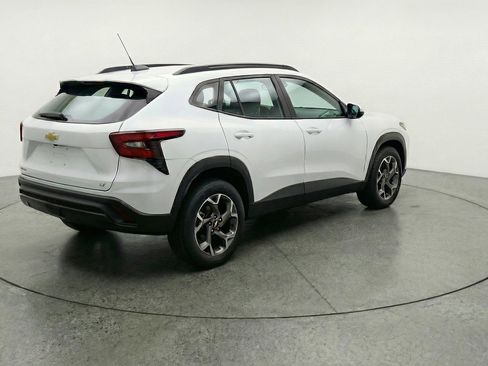 Used 2025 Chevrolet Trax LT w/ LT Convenience Package image 9