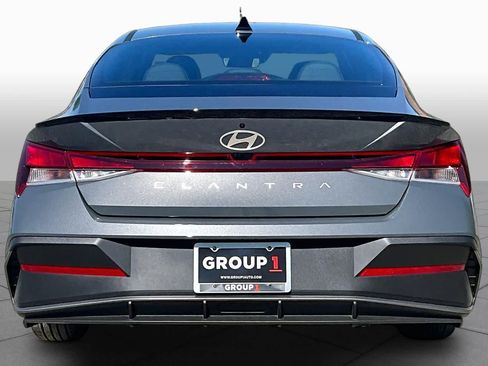 Used 2026 Hyundai Elantra SEL Sport FWD image 5
