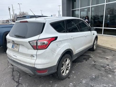 Used 2017 Ford Escape SE image 4