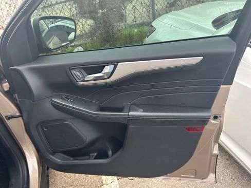 Used 2021 Ford Escape SEL w/ Technology Package image 16