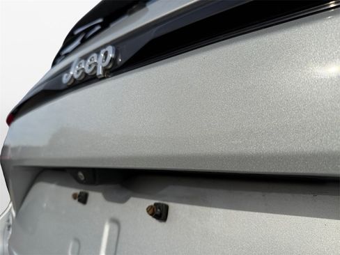 Used 2022 Jeep Grand Cherokee Limited image 16