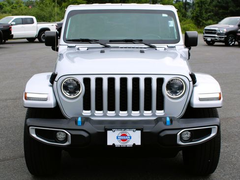 Used 2023 Jeep Wrangler Unlimited Sahara w/ Cold Weather Group AWD/4WD image 2