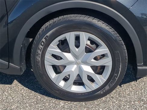 Used 2021 Toyota C-HR LE image 11