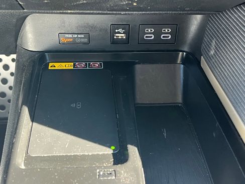 Used 2025 Toyota Camry SE image 32