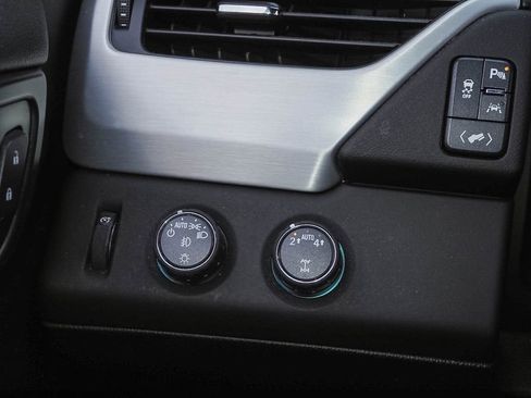 Used 2017 GMC Yukon XL SLT w/ Open Road Package image 10