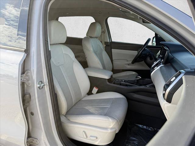 Used 2023 Kia Sorento EX w/ Panoramic Sunroof Package FWD image 13
