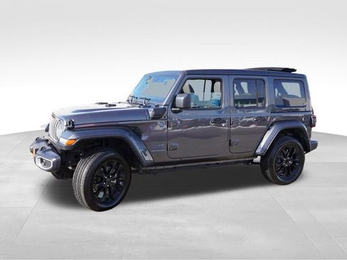 Certified 2025 Jeep Wrangler Unlimited Sahara w/ Safety Group AWD/4WD image 11