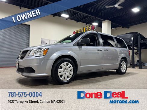 Used 2018 Dodge Grand Caravan SE image 1