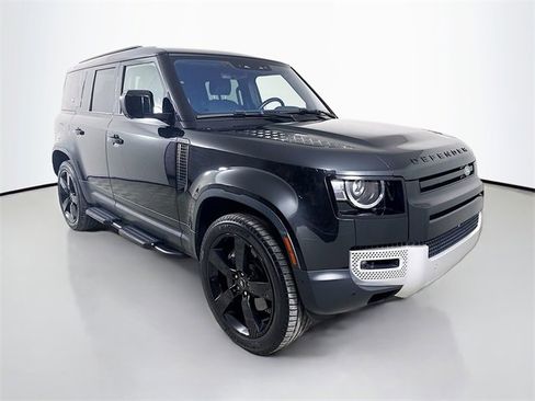 Certified 2021 Land Rover Defender 110 SE image 3