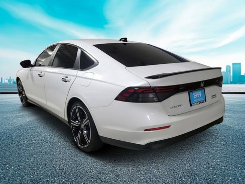Used 2024 Honda Accord Sport image 4