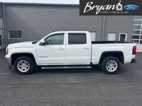 Used 2017 GMC Sierra 1500 SLE w/ Suspension Package, Off-Road image 3
