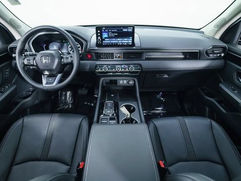 Used 2025 Honda Pilot Touring image 18
