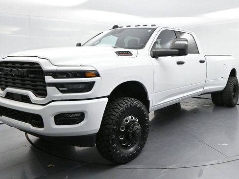 Used 2025 RAM 3500 Big Horn AWD/4WD image 3