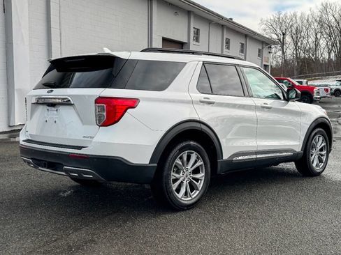 Used 2022 Ford Explorer XLT w/ Equipment Group 202A image 3