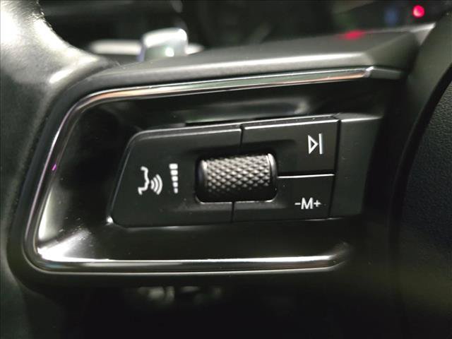 Used 2025 Porsche Macan AWD/4WD image 17