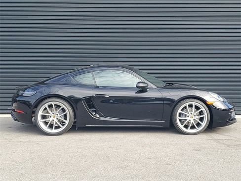 Used 2024 Porsche 718 Cayman image 8