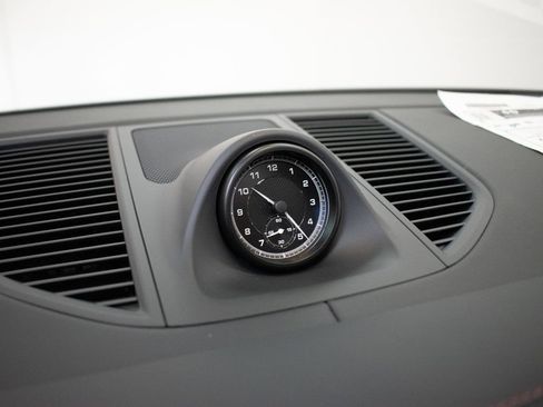 New 2026 Porsche Macan image 25