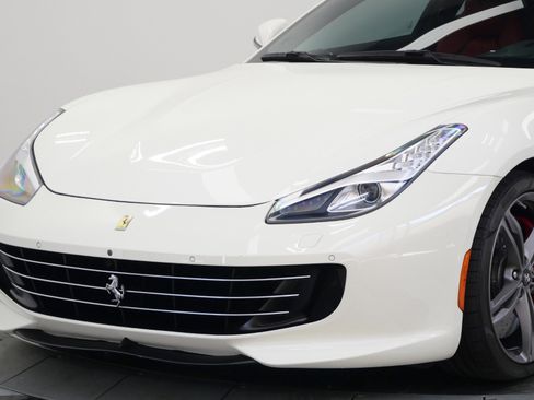 Used 2017 Ferrari GTC4Lusso AWD/4WD image 44