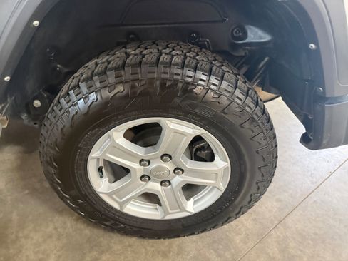 Used 2022 Jeep Wrangler Unlimited Sport w/ Cold Weather Group image 30