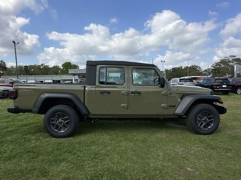 New 2026 Jeep Gladiator Sport AWD/4WD image 6