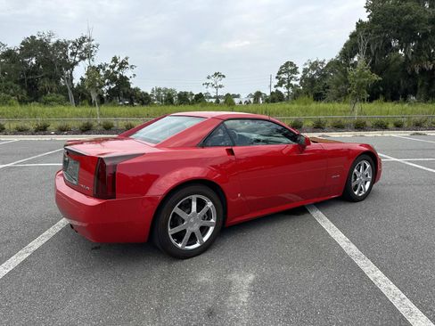 Used 2007 Cadillac XLR RWD image 3
