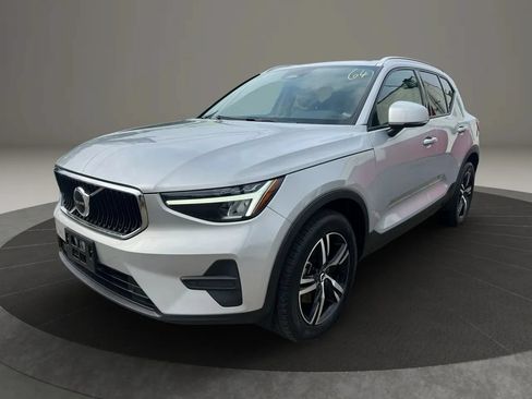 Used 2023 Volvo XC40 B4 Core FWD image 1