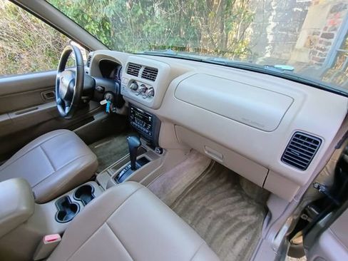 Used 2001 Nissan Frontier SE image 56