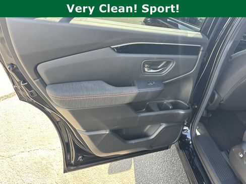 Used 2025 Honda Pilot Sport image 25