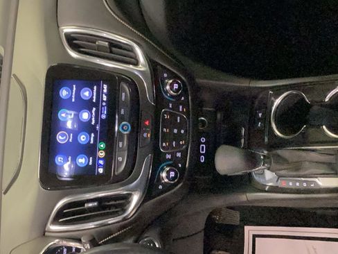 Used 2022 Chevrolet Equinox Premier image 10